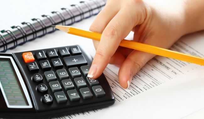 Fazendo contas na calculadora