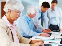 Empresas saem em busca de profissionais maduros